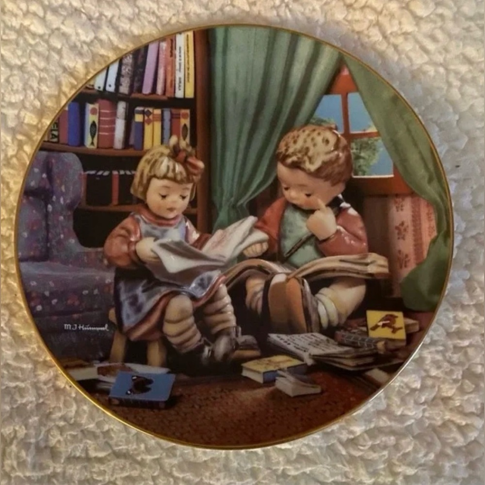 Danbury Mint MJ Hummel Little Companions Budding Scholars Decorative Plate